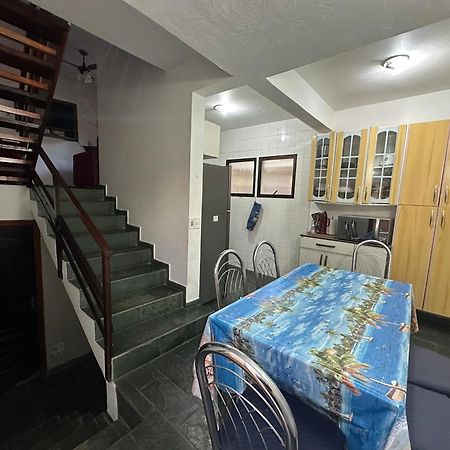 Triplex Piscina Churrasqueira Lava E Seca Wi-Fi E 2 Tvs Em Condominio Com 90M2 No Centro De Убатуба Екстер'єр фото